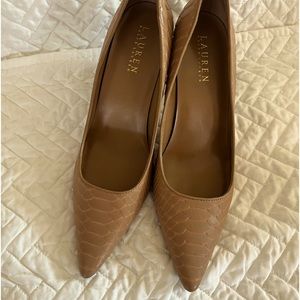 Ralph Lauren snake texture tan pump. Women’s size 9
